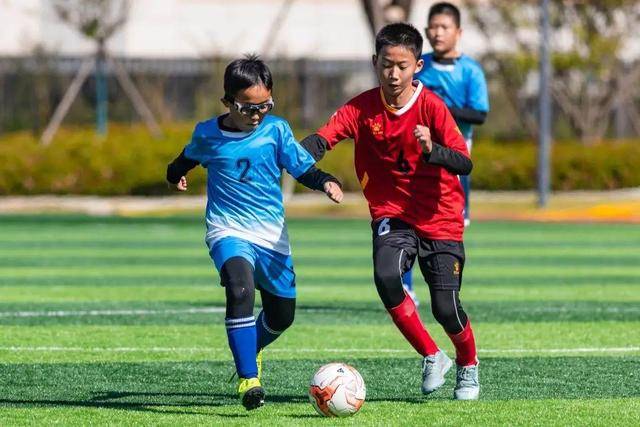 詹姆斯缺阵浓眉30+11 湖人大胜开拓者止3连败